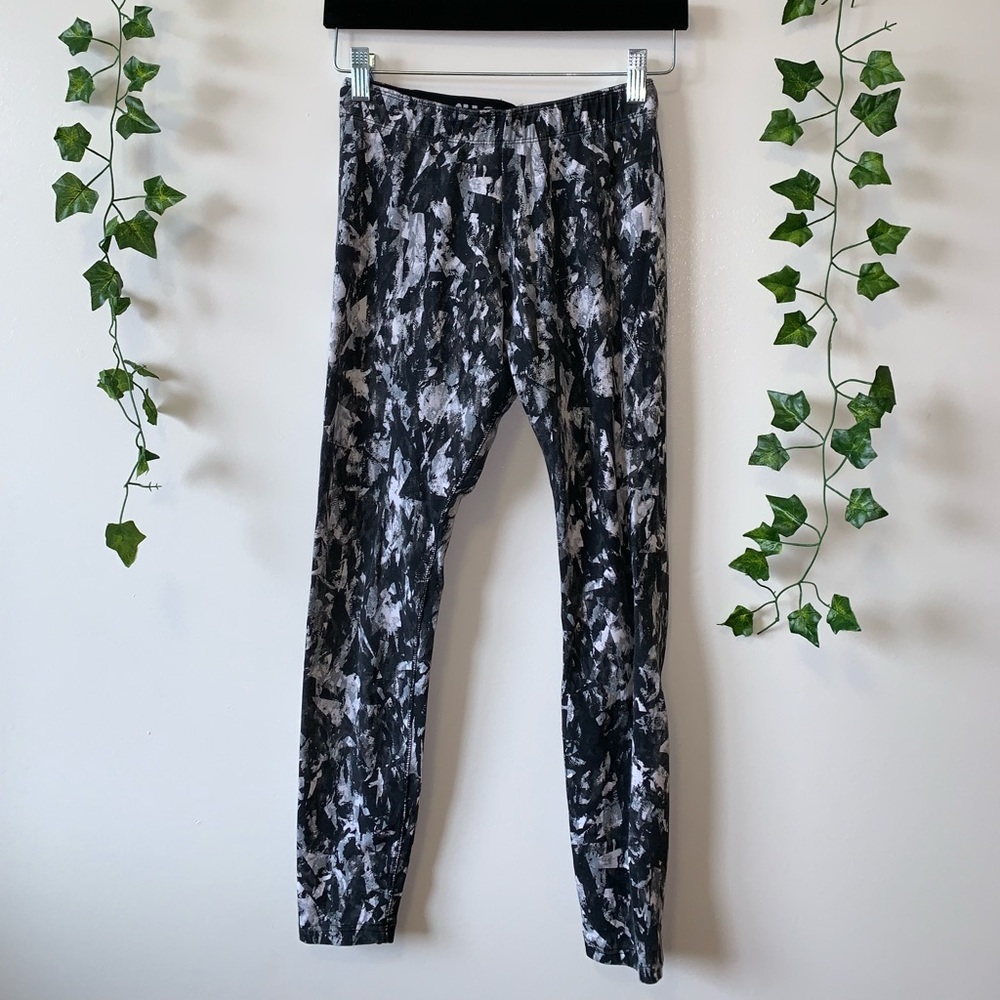 Black and White Nike Leggings
